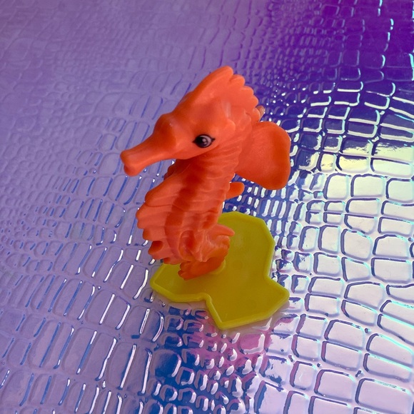 Kinder Joy Under Water Animal Orange Seahorse - Picture 1 of 7
